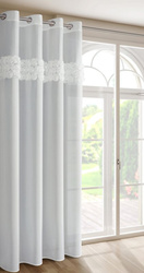 Bijela šifonska zavjesa ukrašena 3D aplikacijom ruže, 140x250 cm - ROSES8 - Eva Minge