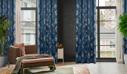 Tamnoplava zavjesa od mekog baršuna sa sjajnim printom palminog lišća 140x250 Gloria 