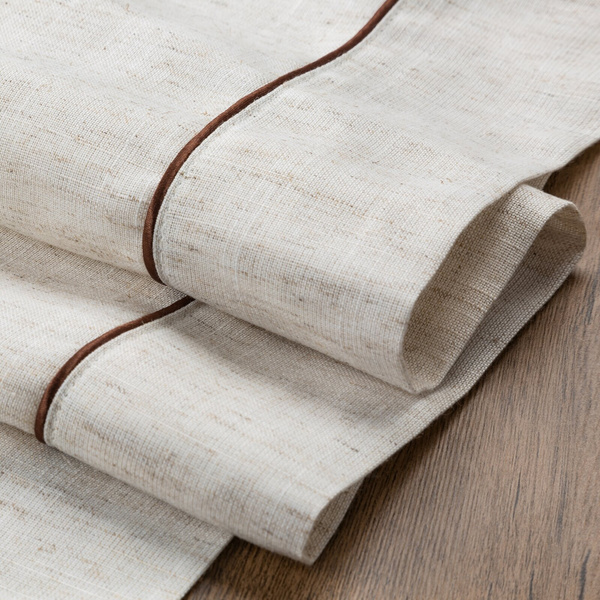 Prirodni stolnjak s ukrasnim volanima i smeđim rubom 145x240 s dodatkom lana Natura 09