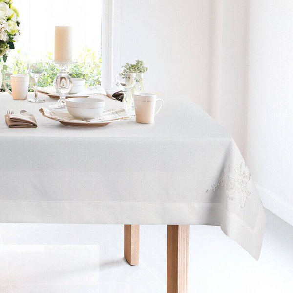 Stolnjak 140x180 s delikatnom čipkom Tulia