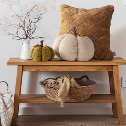 Jastučnica 45x45 cm srebrna od mekog pliša ukrašena reljefnim uzorkom CARO 