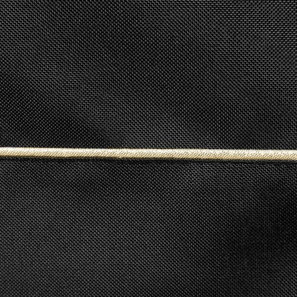 Stolnjak, salveta 85x85 ukrašen trakom i nježnim srebrnim obrubom u elegantnom pakiranju