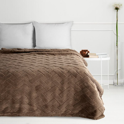 Flano deka 150x200 ukrašena reljefnim uzorkom CARO