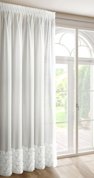 Bijela mrežasta zavjesa ukrašena 3D aplikacijom ruže, 140x270 cm - traka ROSES3 - Eva Minge