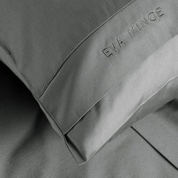 Ekskluzivna pamučna posteljina dimenzija 220x200 cm, makosatin s ukrasnim rubovima i vezom, kolekcija MINGE ELEGANTE