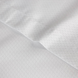 Bijeli stolnjak tkan finim geometrijskim uzorkom sa srebrnom niti i trakom na rubovima 85x85 Julia