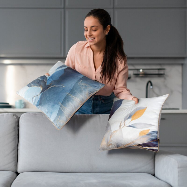 Baršunasta jastučnica 45x45 ukrašena biljnim printom i ukrasnim rubom VELVET