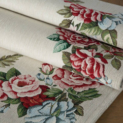 Nadstolnjak izrađen od debljeg goblena sa ženil koncem sa motivom cvijeća 45x140