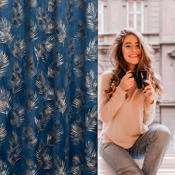 Tamnoplava zavjesa od mekog baršuna sa sjajnim printom palminog lišća 140x250 Gloria 