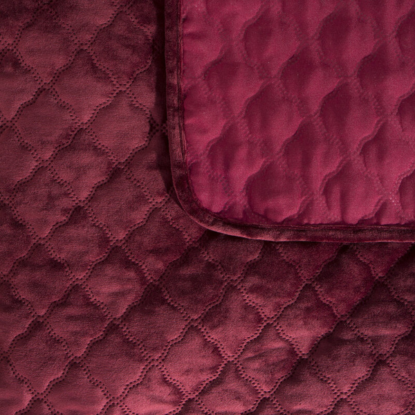 Baršunasti prekrivač za krevet 240x220 cm ukrašen vrućim prošivanjem u arabesknom uzorku - kolekcija AMAROSA