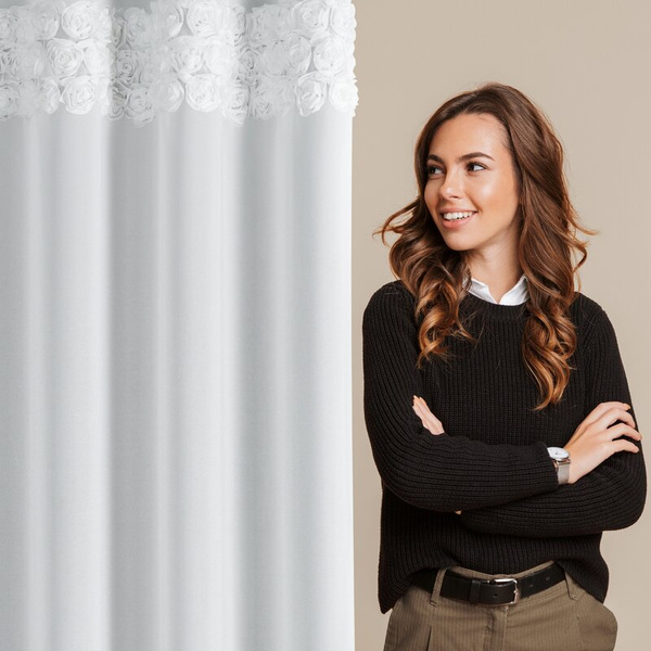 Bijela šifonska zavjesa ukrašena 3D aplikacijom ruže, 140x250 cm - ROSES8 - Eva Minge