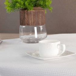 Bijeli stolnjak tkan finim geometrijskim uzorkom sa srebrnom niti i trakom na rubovima 85x85 Julia