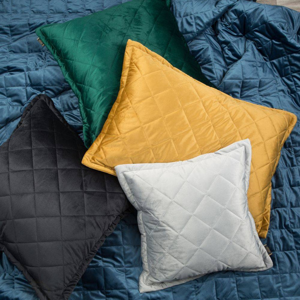 jastučnica tamno plava od mekanog sjajnog baršuna prošivenog geometrijskim uzorkom 60x60 Kristin