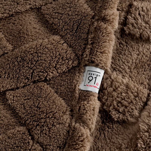 Flano deka 150x200 ukrašena reljefnim uzorkom CARO