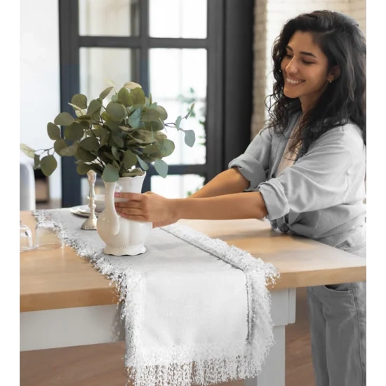 PREMIUM nadstolnjak 40x140 ukrašen lepršavim resama Jasper