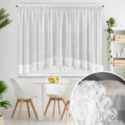 Kratka bijela mrežasta zavjesa ukrašena 3D lukom od ruže, 400x160 cm, traka - ROSES4 - Eva Minge