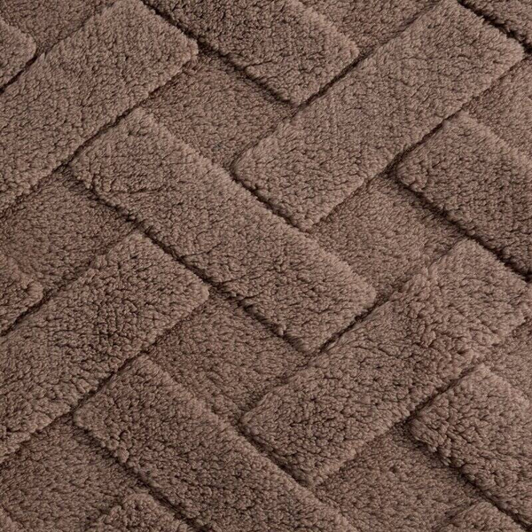 Flano deka 150x200 ukrašena reljefnim uzorkom CARO