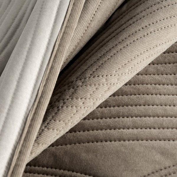 Prekrivač od ​​baršuna 240x220 cm, prošiven vrućim prešanjem s geometrijskim uzorkom - VELVET2