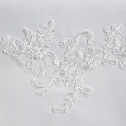 Stolnjak 140x180 s delikatnom čipkom Tulia