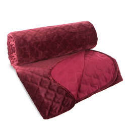 Baršunasti prekrivač za krevet 240x220 cm ukrašen vrućim prošivanjem u arabesknom uzorku - kolekcija AMAROSA