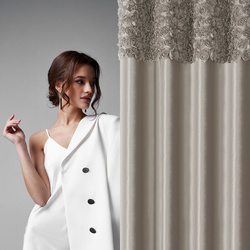 Baršunasta zavjesa ukrašena 3D aplikacijom ruže 140x270 cm- ROSES 13 Eva Minge