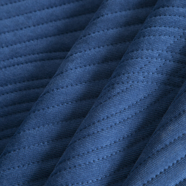 Prekrivač od ​​baršuna 240x220 cm, prošiven vrućim prešanjem s geometrijskim uzorkom - VELVET2