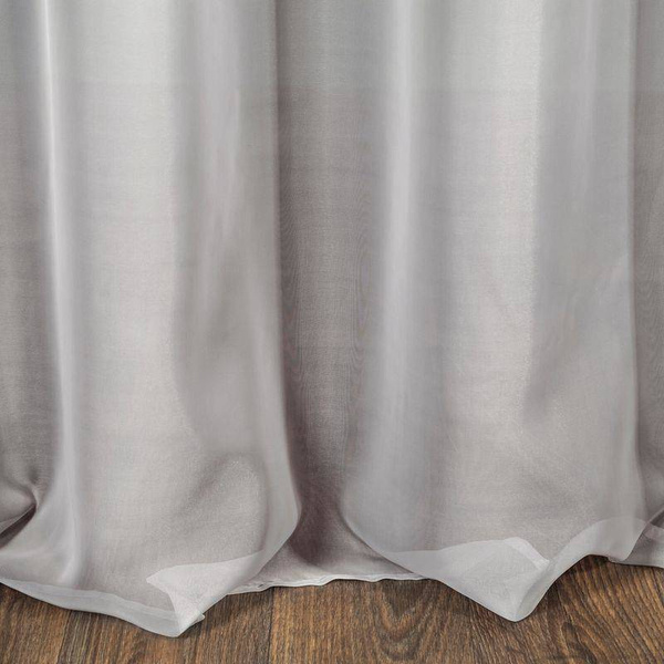 Svjetlosiva zavjesa s trakom od tkanine ukrašenom lepršavim moher koncem i voalom 140x250 Amira