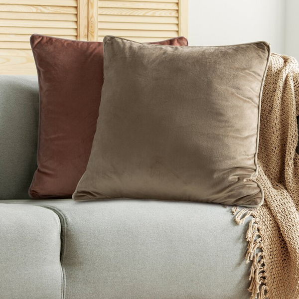 Jastučnica 45x45 od baršuna s nježnim sjajem i ukrasnim rubom Gaja