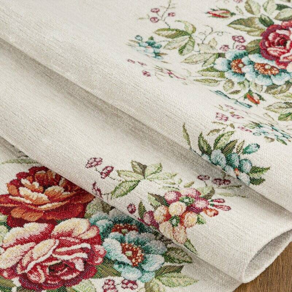 Stolnjak izrađen od debljeg goblena sa ženil koncem sa motivom cvijeća 100x100