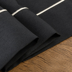 Stolnjak, salveta 85x85 ukrašen trakom i nježnim srebrnim obrubom u elegantnom pakiranju