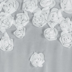 Bijela šifonska zavjesa ukrašena trodimenzionalnim ružama, 350x270 cm, traka - DIANA