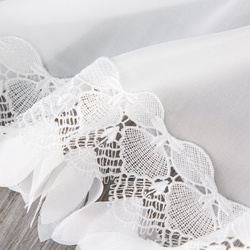 Kratka bijela šifonska zavjesa ukrašena aplikacijom, 400x160 cm- LORETA