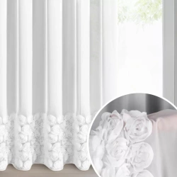 Bijela šifonska zavjesa ukrašena 3D aplikacijom ruže, 350x250 cm, s ušicama - ROSES - Eva Minge