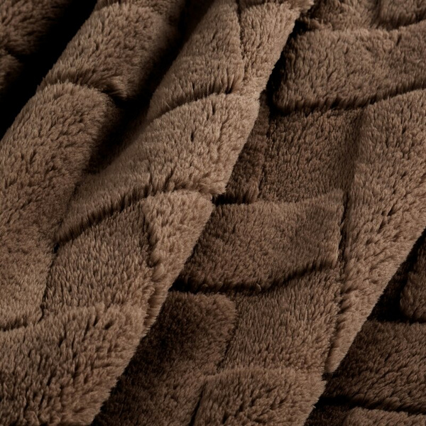 Flano deka 150x200 ukrašena reljefnim uzorkom CARO