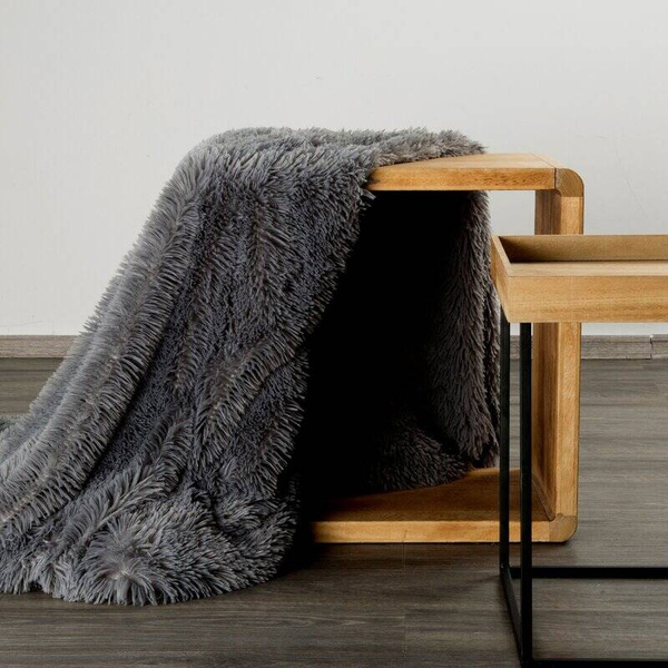 Deka s mekom krznenom strukturom 150x200 Tifany