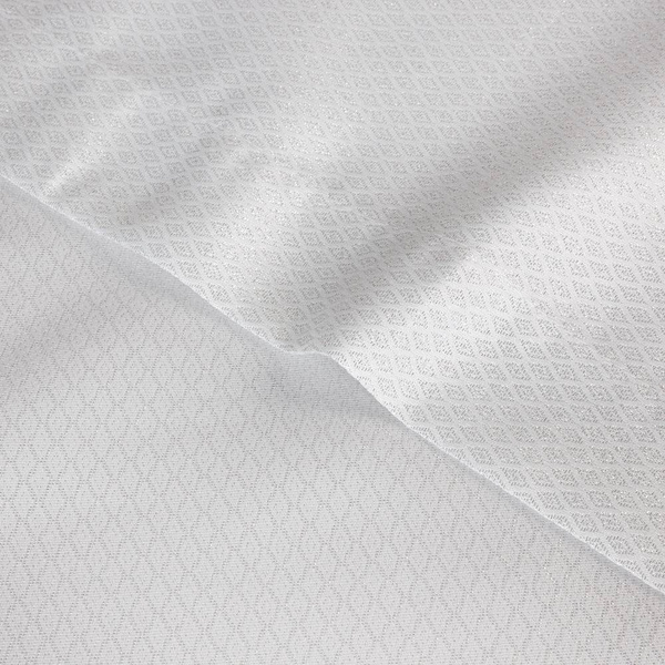 Bijeli stolnjak tkan finim geometrijskim uzorkom sa srebrnom niti i trakom na rubovima 85x85 Julia