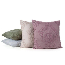 Jastučnica ukrašena ornamentalnom aplikacijom 60x60 Mira 