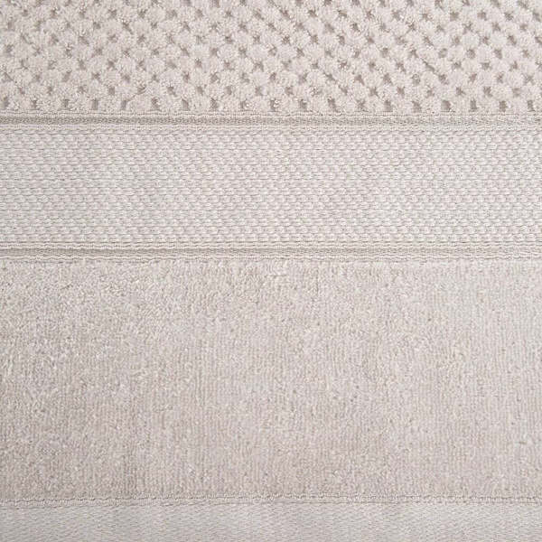 Pahuljasti ručnik s reljefnim karo uzorkom i rubom od velura 500 g/m2 Jessi (03) 70 X 140 cm bež