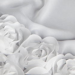 Bijela šifonska zavjesa za kuhinju ukrašena 3D ružama, 70x150 cm- ROSES11 Eva Minge