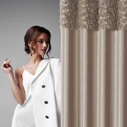 Baršunasta zavjesa ukrašena 3D aplikacijom ruže 140x270 cm- ROSES 13 Eva Minge