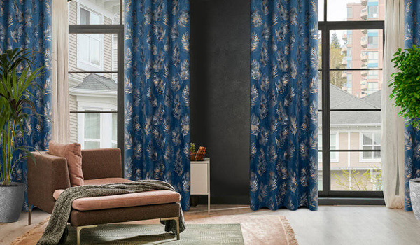 Tamnoplava zavjesa od mekog baršuna sa sjajnim printom palminog lišća 140x250 Gloria 