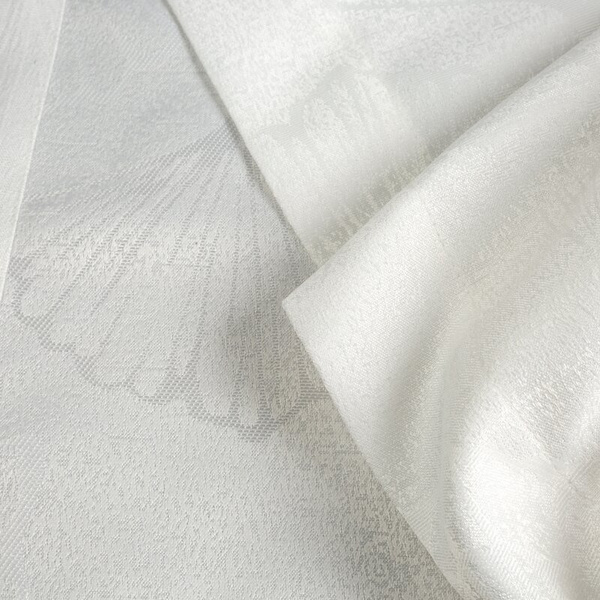 Nadstolnjak 40x200 otporan na mrlje ukrašen jacquard uzorkom lišća ginka i ukrasnim rubom Diana