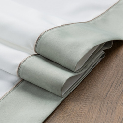 Trkač za stol prirodni stolnjak s ukrasnim rufom maslinaste boje i bež obrubom 40x140 Sylvia