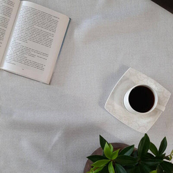 Okrugli stolnjak s lanenim tkanjem i sjajnim koncem, završen dvostrukom trakom na rubovima ∅ 180 cm Bianca 2