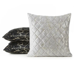 Dekorativna jastučnica 45x45 BLINK 44 izrađena od baršuna, prošivena metodom vrućeg prešanja, ukrašena sjajnim mramornim printom