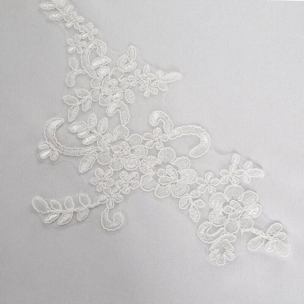 Stolnjak 85x85 s delikatnom čipkom Bari