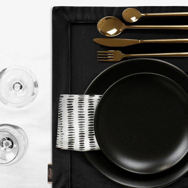 Set od 4 komada crnih klasičnih podmetači 30x40 Velvet