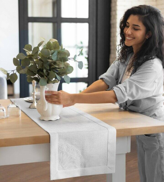 PREMIUM nadstolnjak 40x140 ukrašen rubom i vezenom čipkom ELEN 