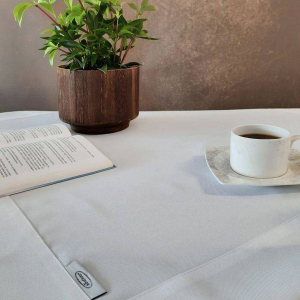 Trkač za stol klasični bijeli s elegantnom dvostrukom prirubnicom, otporan na mrlje 40x140 Aleksa