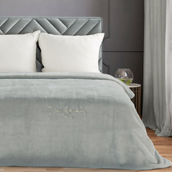 Debela deka CLARA 160x220 s izvezenim logotipom PIERRE CARDIN 700 GSM